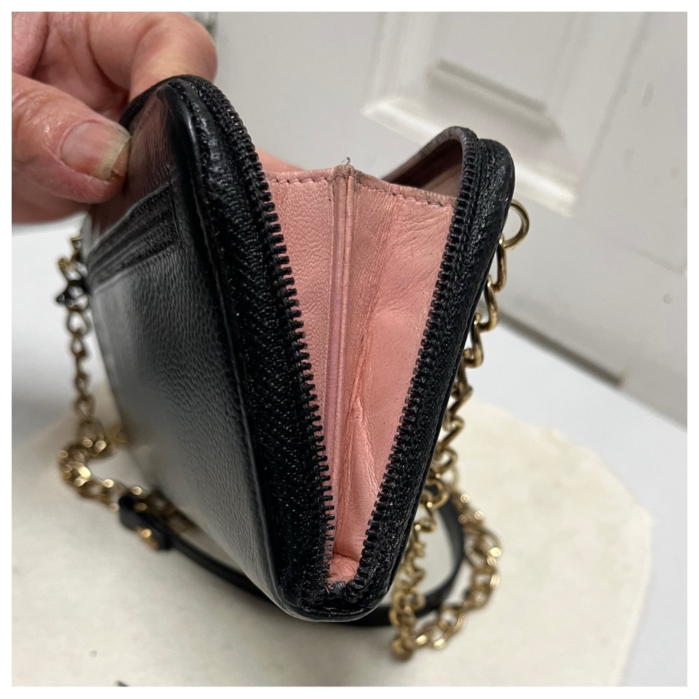 CHANEL Black and Gold Crossbody Bag with Iconic Design - Picture 9 of 10